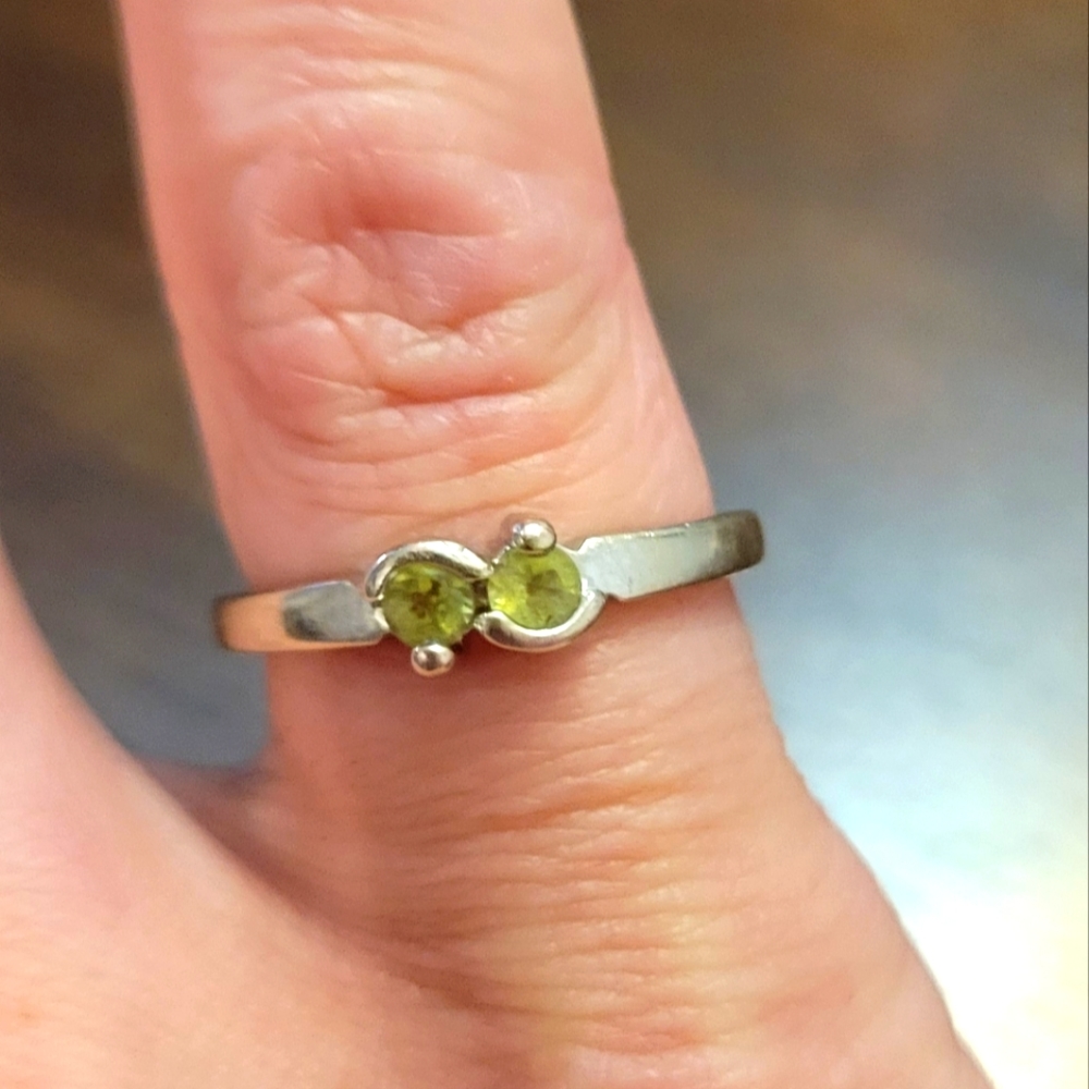 Authentic 14K White Gold Peridot Ring